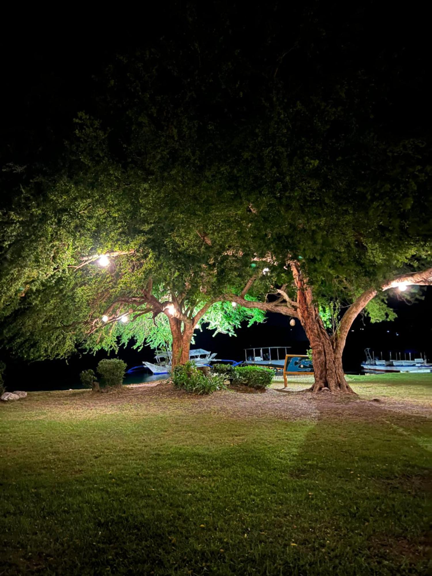 Fridays Puerto Galera Ξενοδοχείο Εξωτερικό φωτογραφία