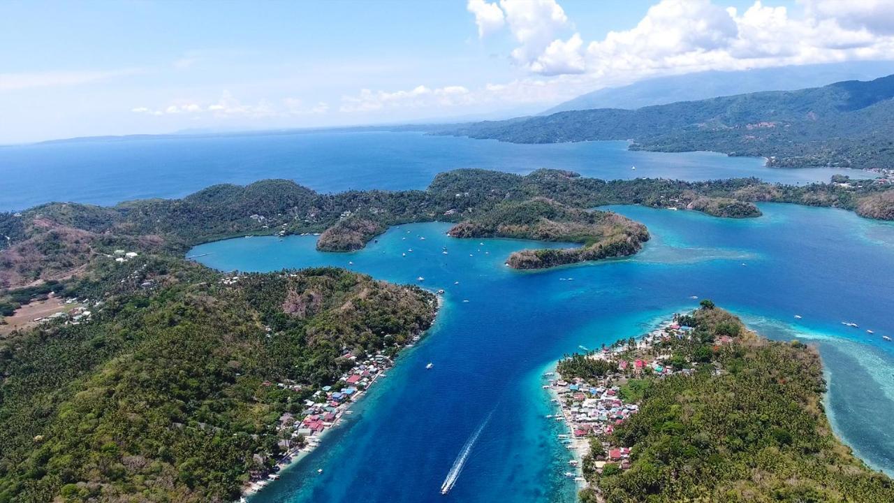Fridays Puerto Galera Ξενοδοχείο Εξωτερικό φωτογραφία