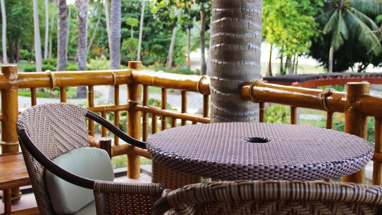 Fridays Puerto Galera Ξενοδοχείο Εξωτερικό φωτογραφία